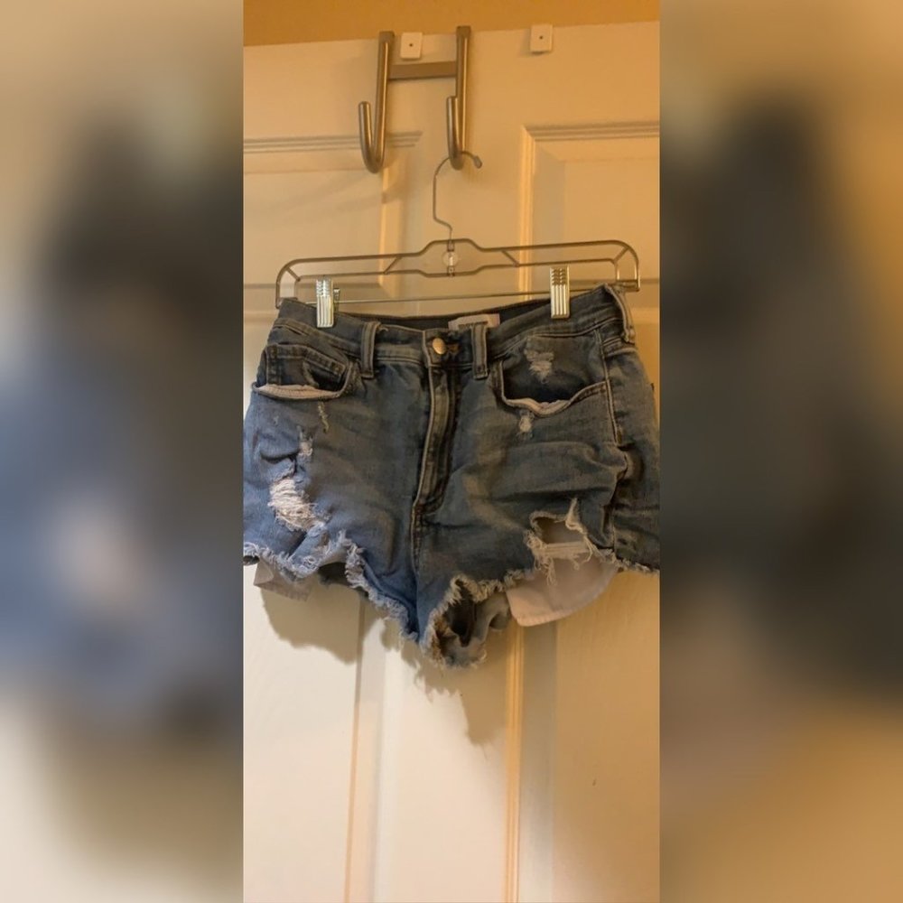 Size 6 PINK Distressed High-Wasted Short